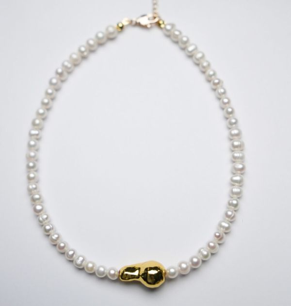 Pearl necklace with drop insert