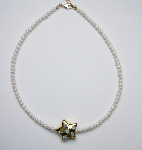 Pearl necklace with star insert