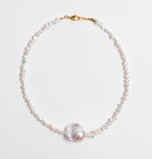 Necklace with baroque pearl