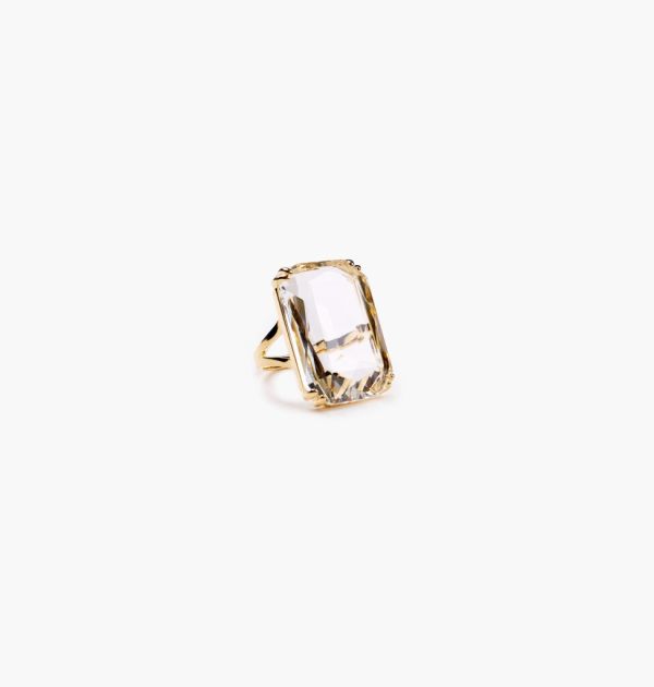 Ring with crystal in gold color