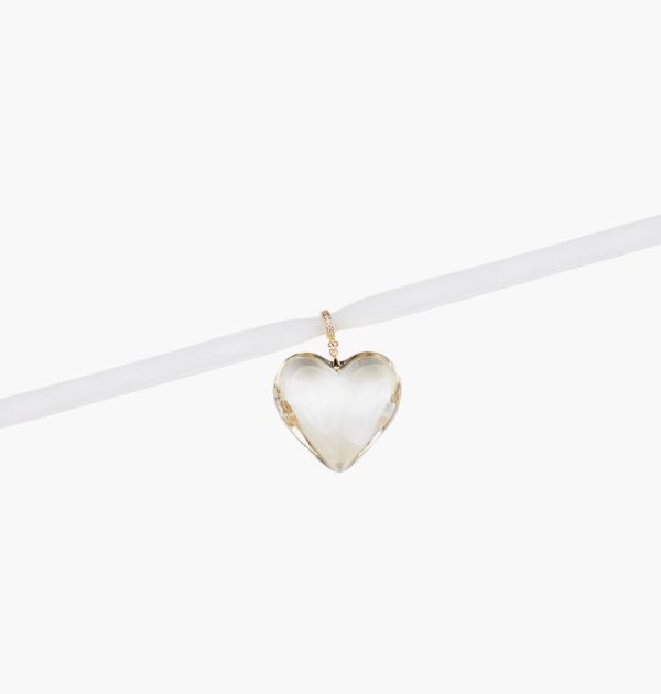 Velvet choker in white with heart pendant